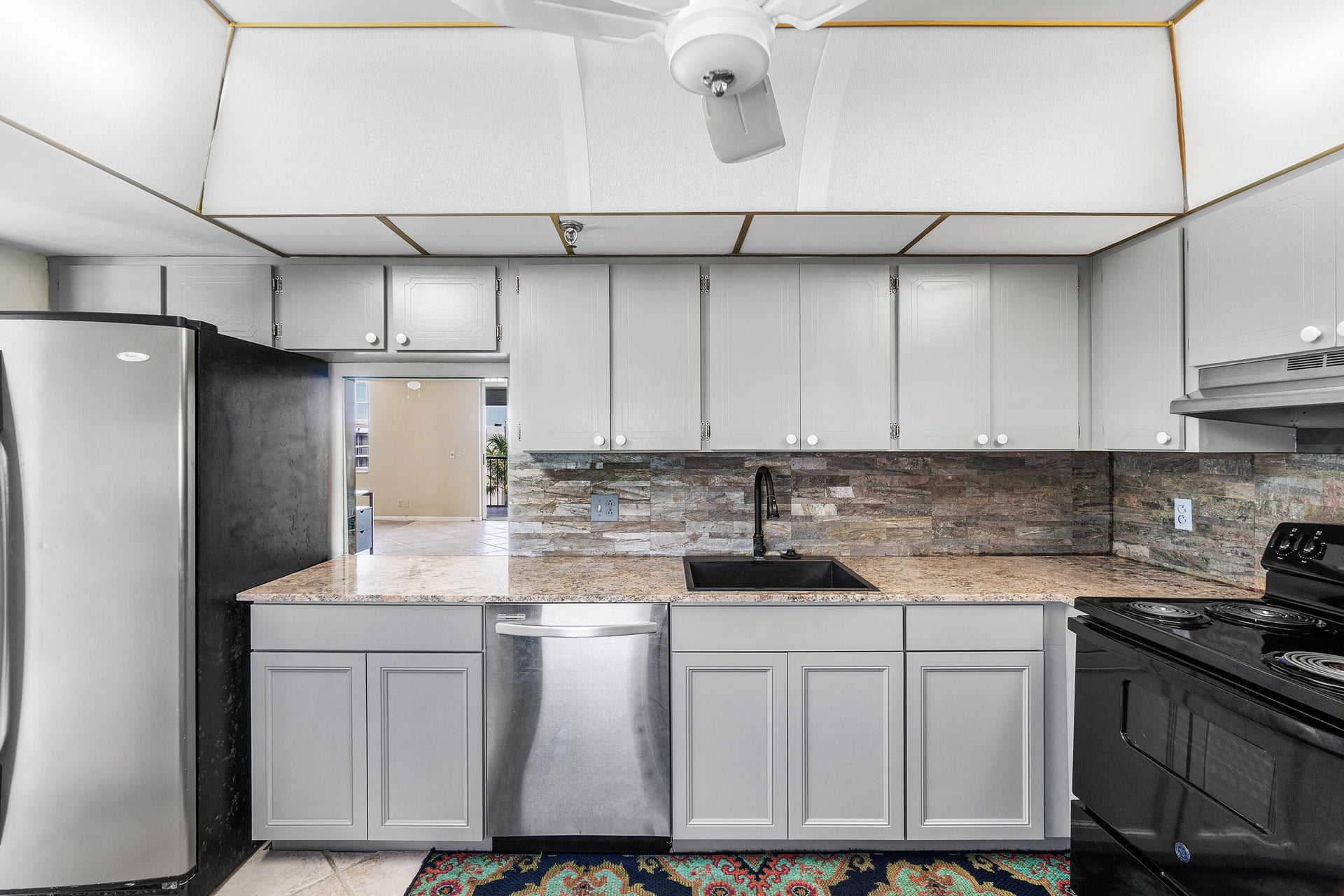 Unit 513 photo 9