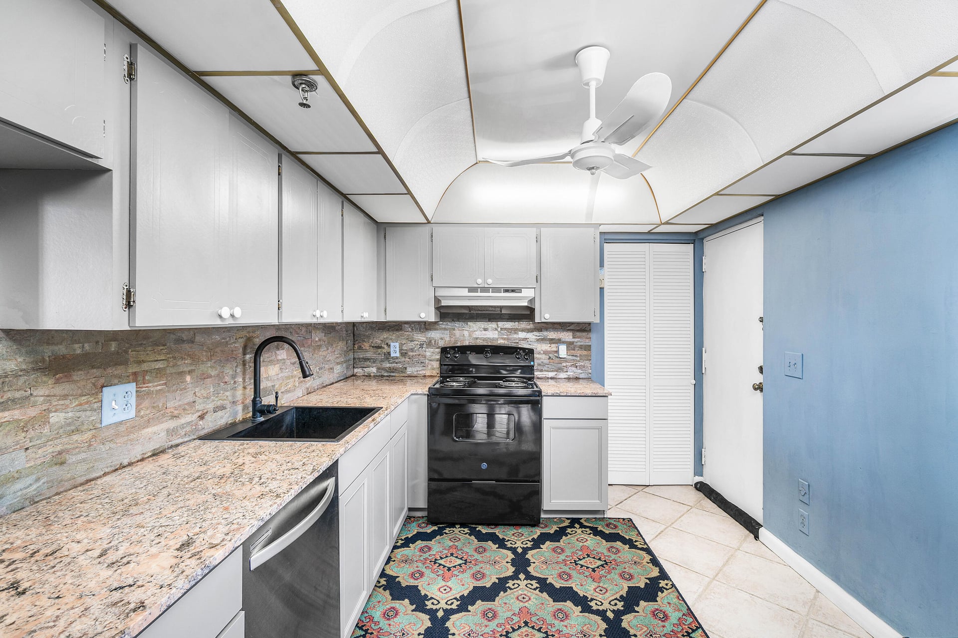 Unit 513 photo 10