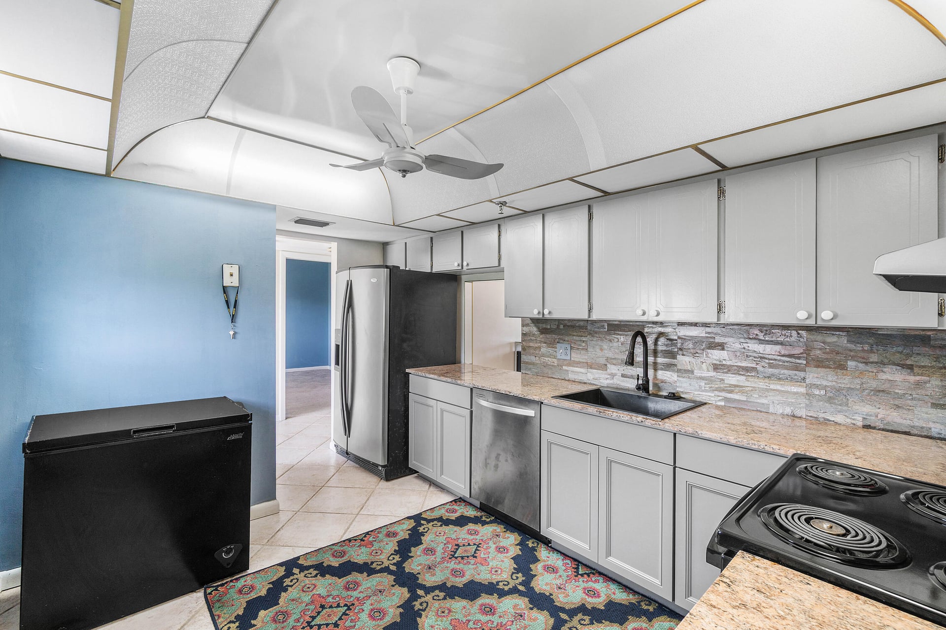 Unit 513 photo 12