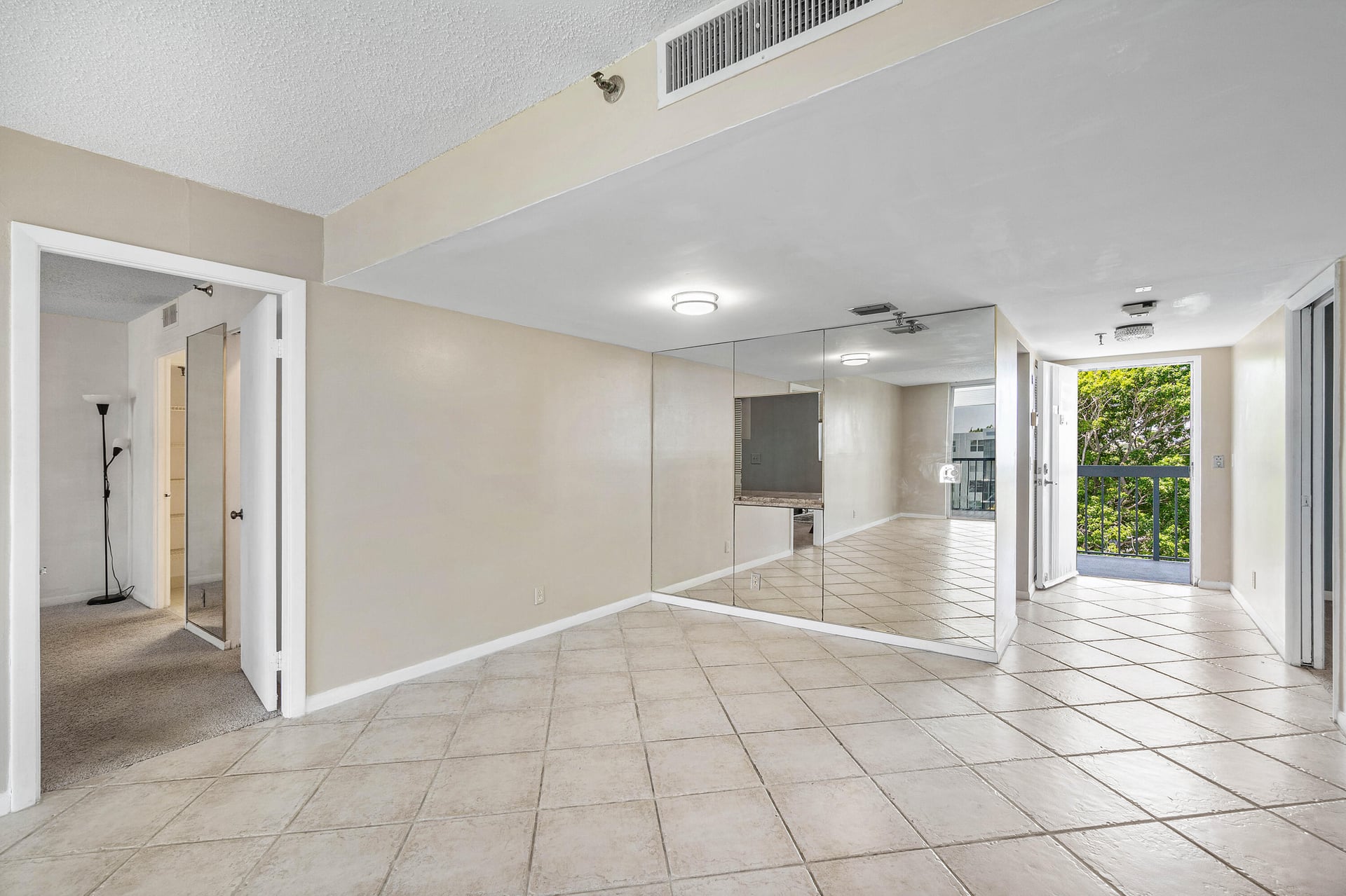 Unit 513 photo 14