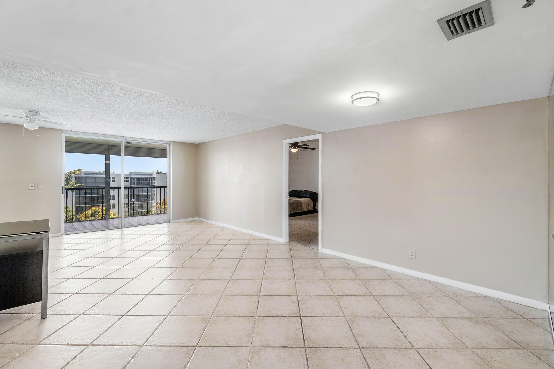 Unit 513 photo 17