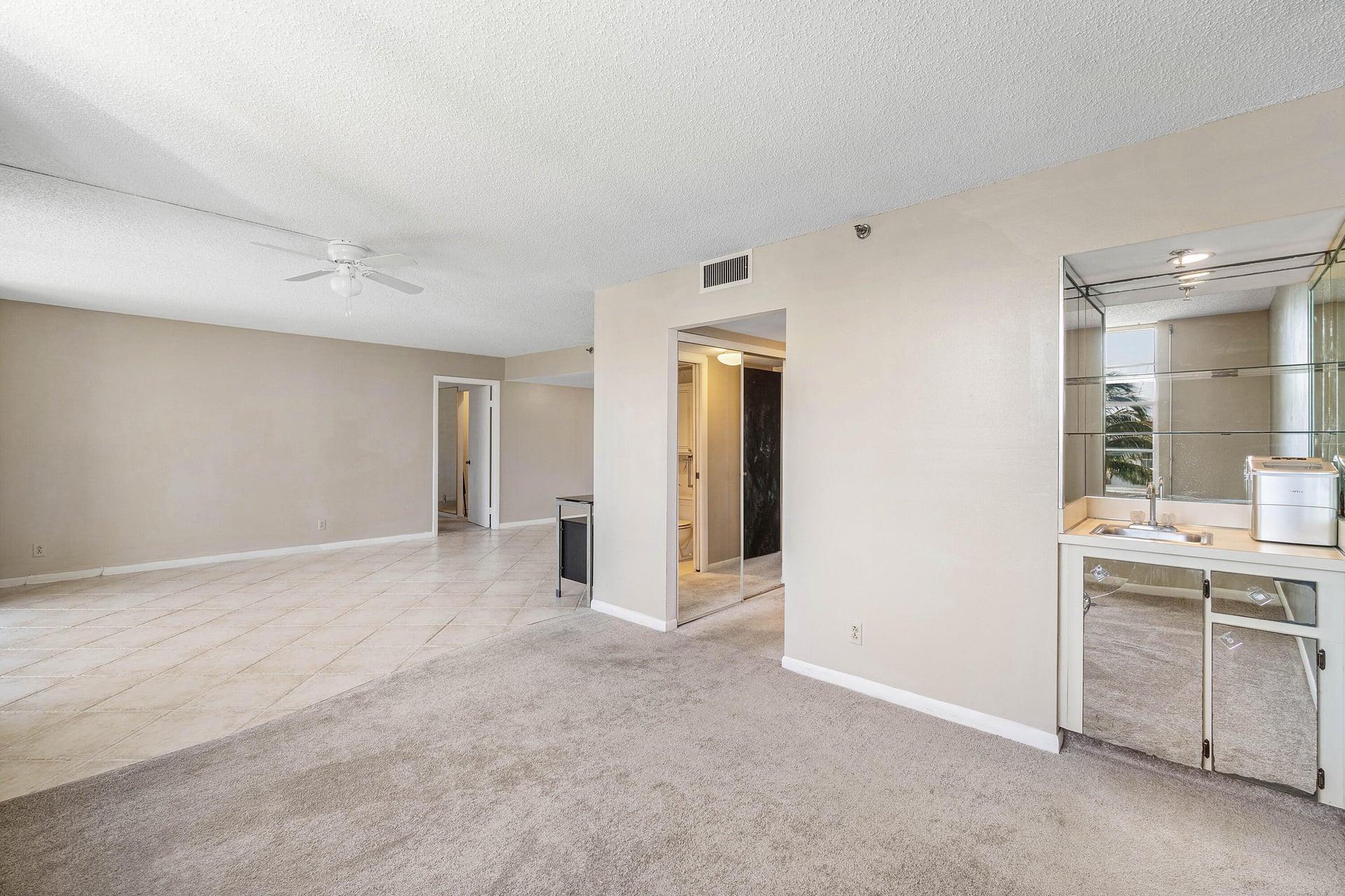 Unit 513 photo 23