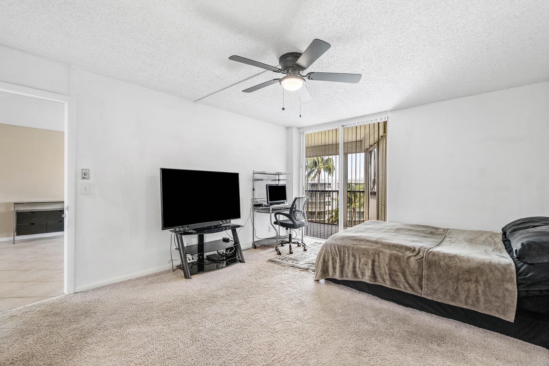 Unit 513 photo 29