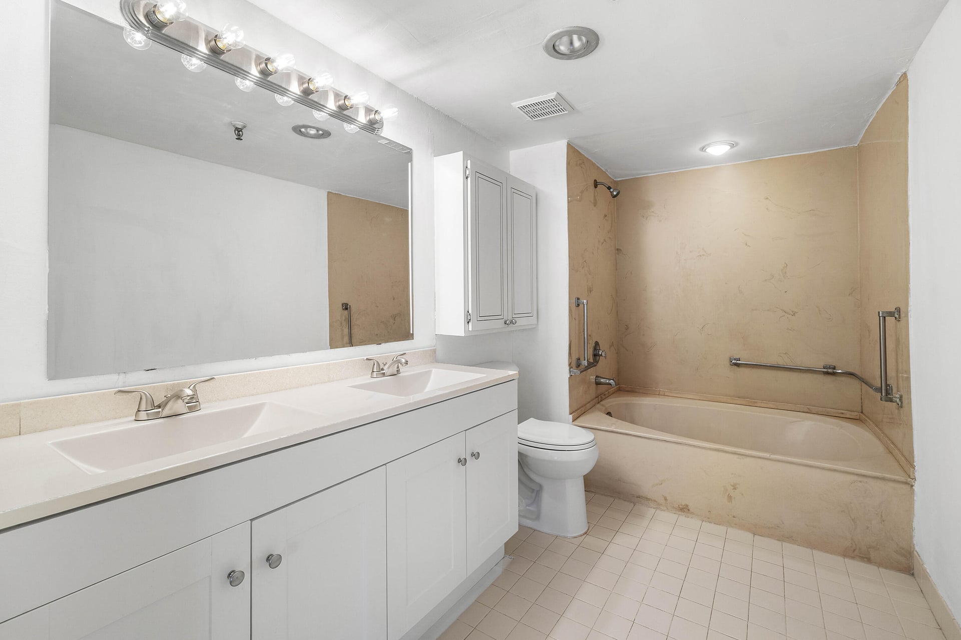 Unit 513 photo 33
