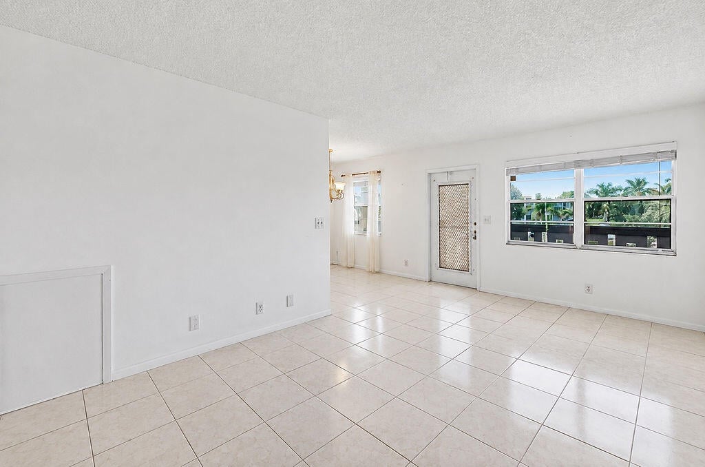  Residence photo 4