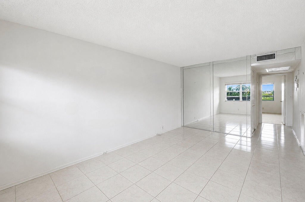  Residence photo 5