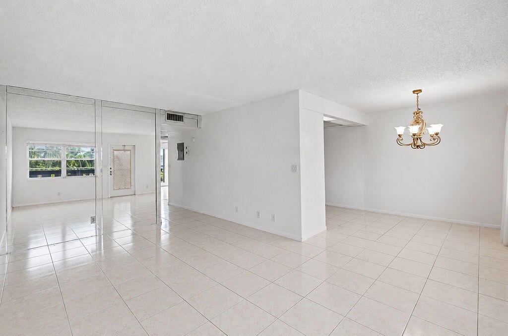  Residence photo 6