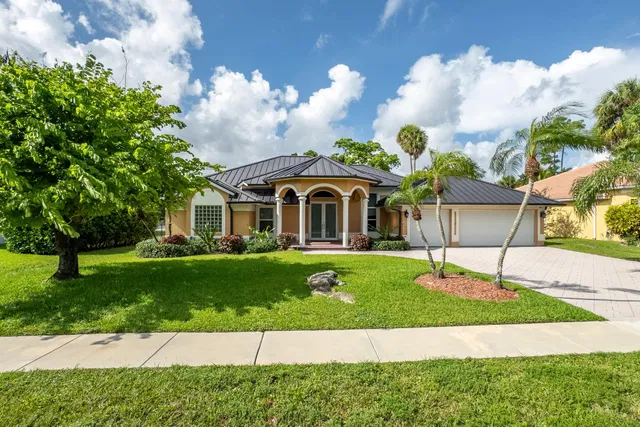 Residence photo 5