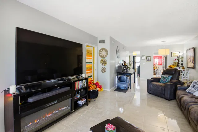 Unit 112 photo 17