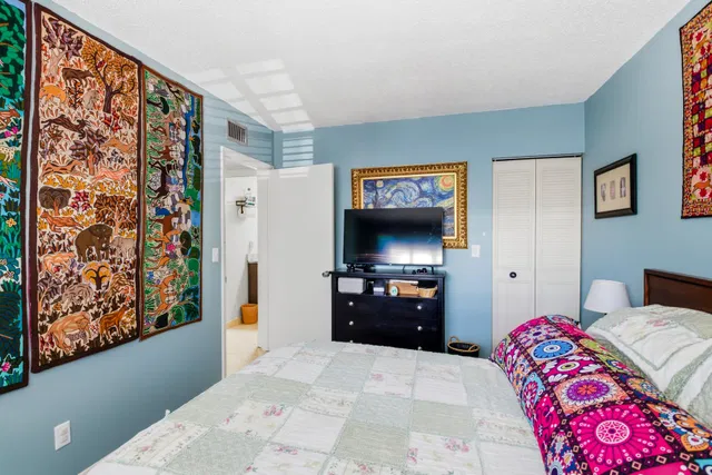 Unit 112 photo 28