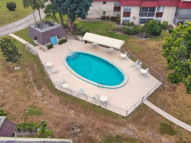 Unit 202 photo 6