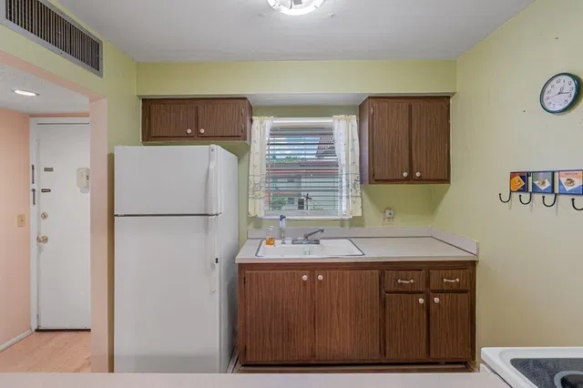 Unit 202 photo 12
