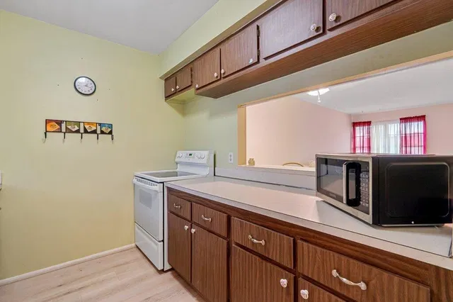 Unit 202 photo 14