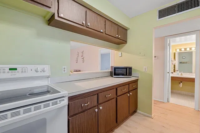 Unit 202 photo 16