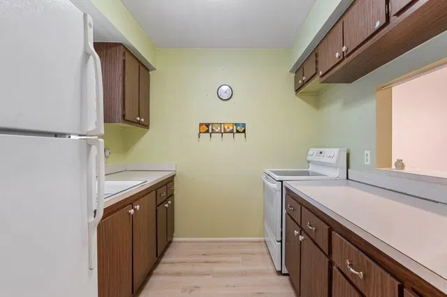 Unit 202 photo 17