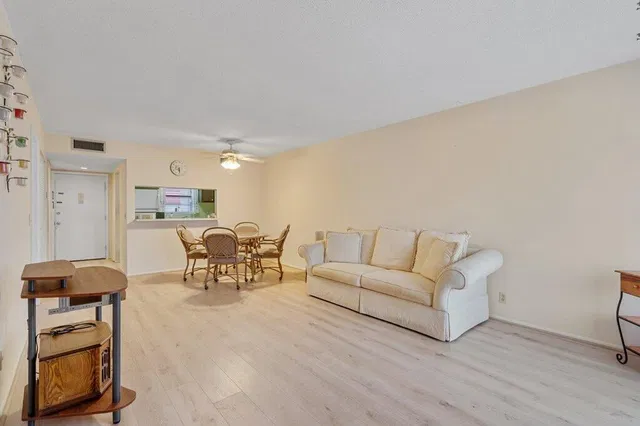 Unit 202 photo 18