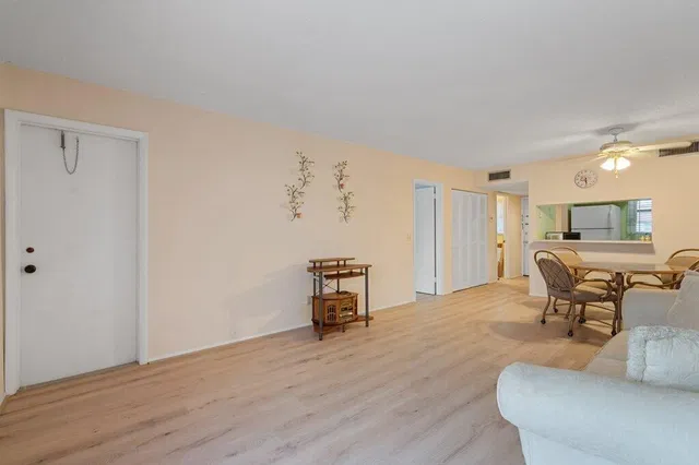 Unit 202 photo 19