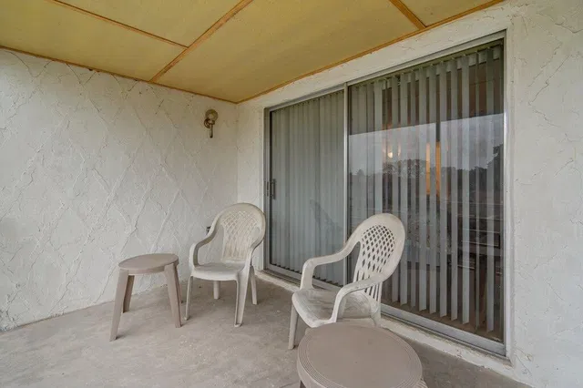Unit 202 photo 24