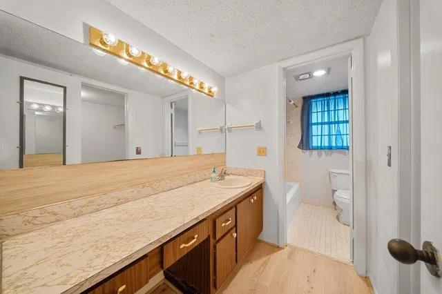 Unit 202 photo 26