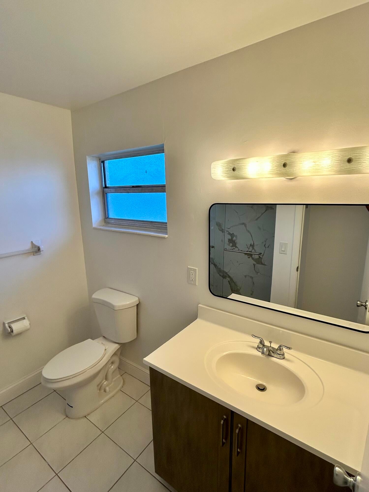 Unit C photo 9