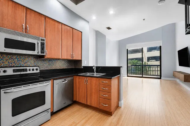 One City Plaza Unit 220 photo 8