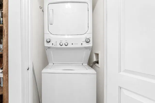 One City Plaza Unit 220 photo 17