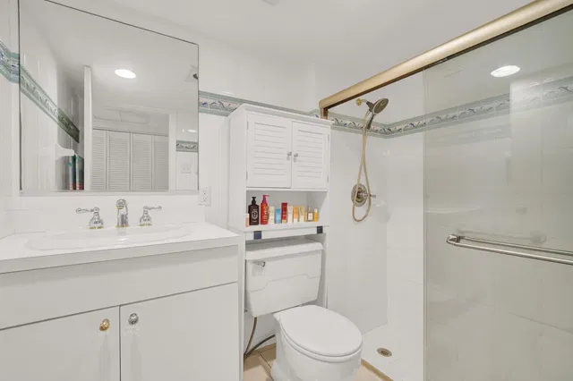 Unit 108 photo 16
