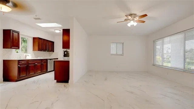 Residence photo 18