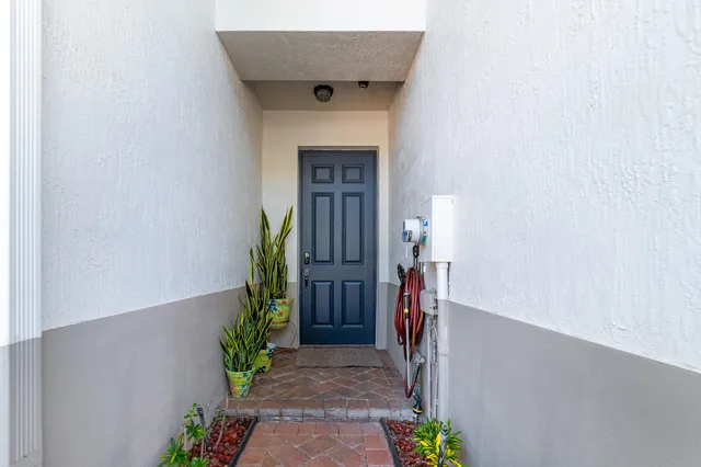 Residence photo 2