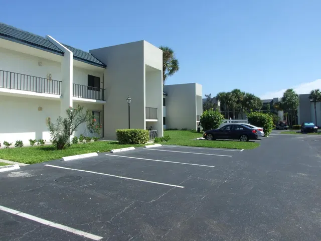 Unit V4 203 photo 2