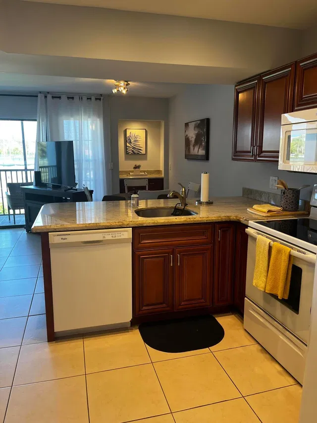 Unit V4 203 photo 6