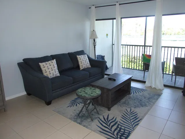 Unit V4 203 photo 11
