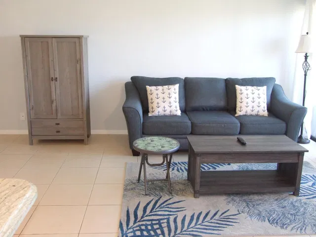 Unit V4 203 photo 12