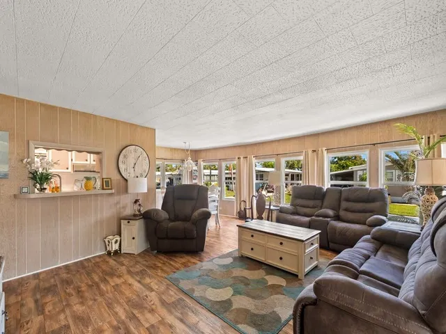  Residence photo 15