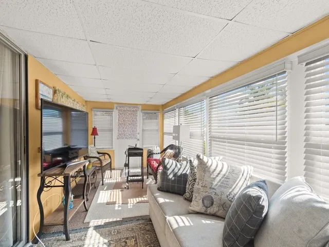  Residence photo 30