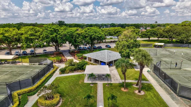  Residence photo 32