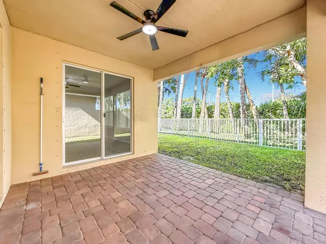 Residence photo 48