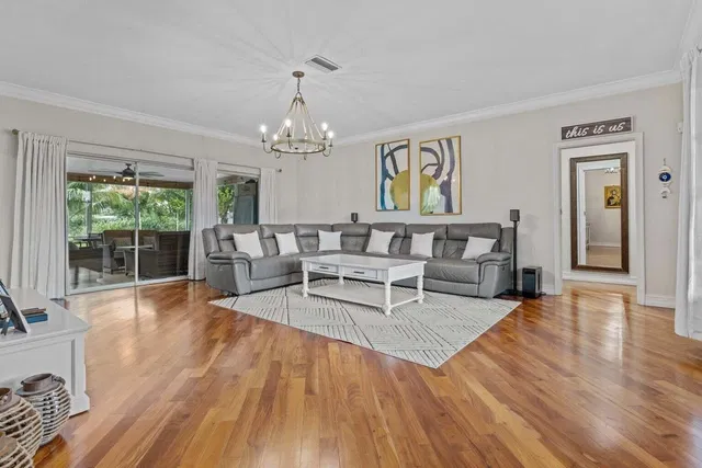Residence photo 3