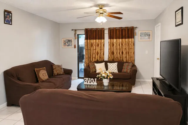 Unit 207 photo 6