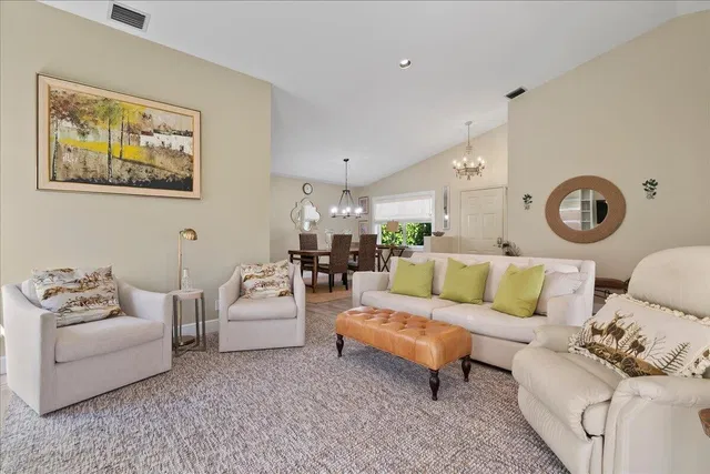  Residence photo 6