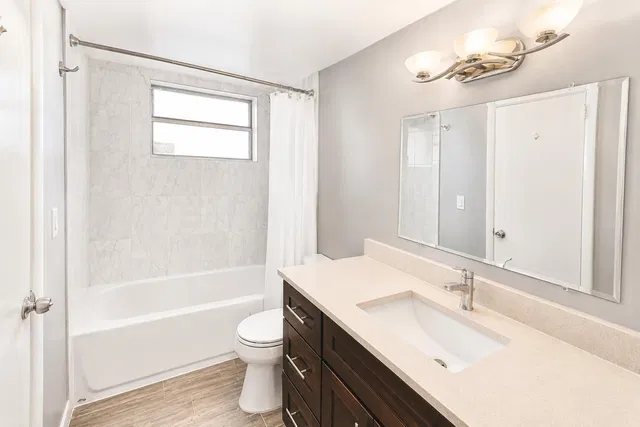  Unit B21 photo 4