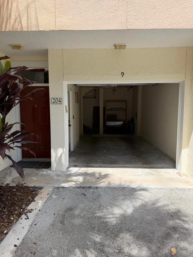 Unit 204 photo 11
