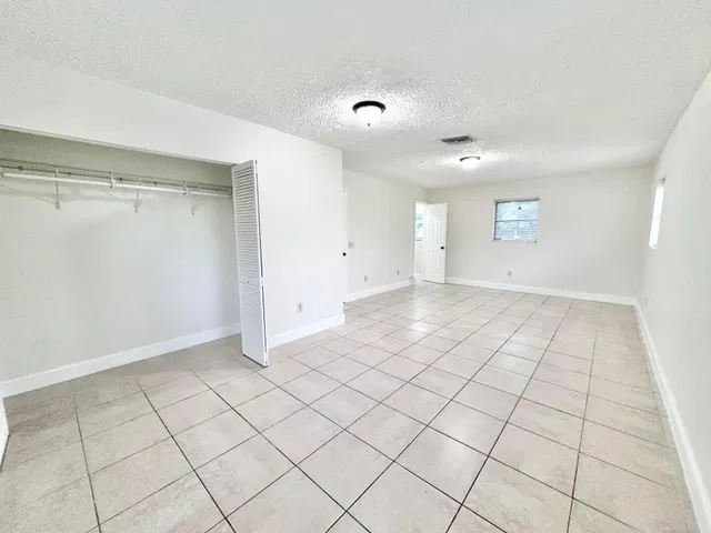 West Palm Beach Residence photo 28