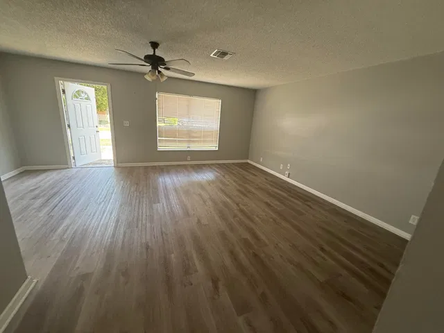 Residence photo 12