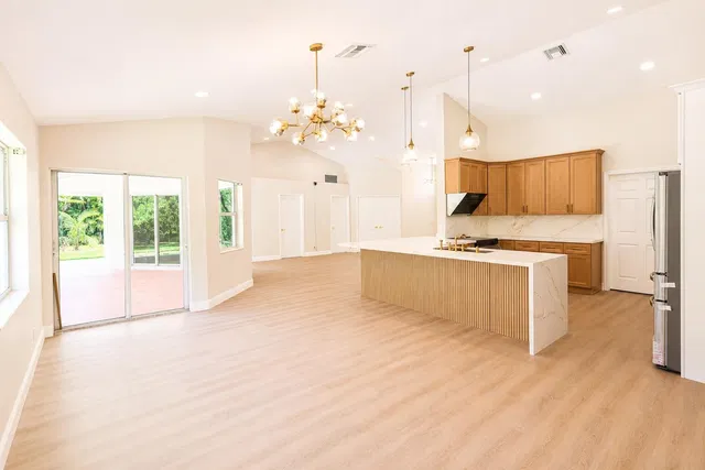 Residence photo 3