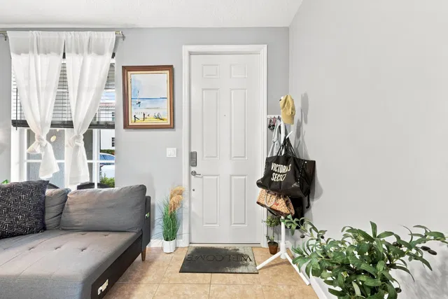  Residence photo 6