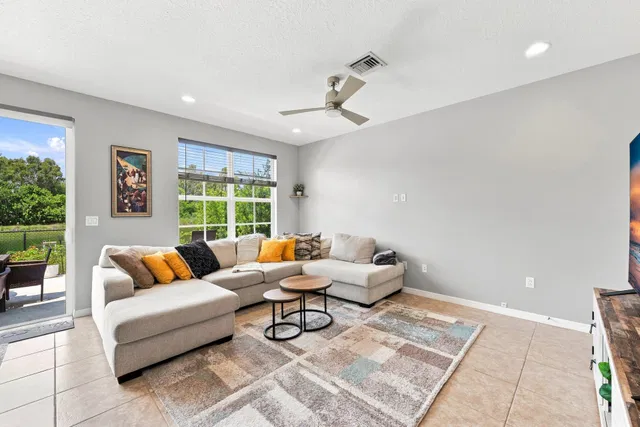  Residence photo 11