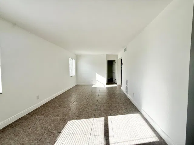 Residence photo 4