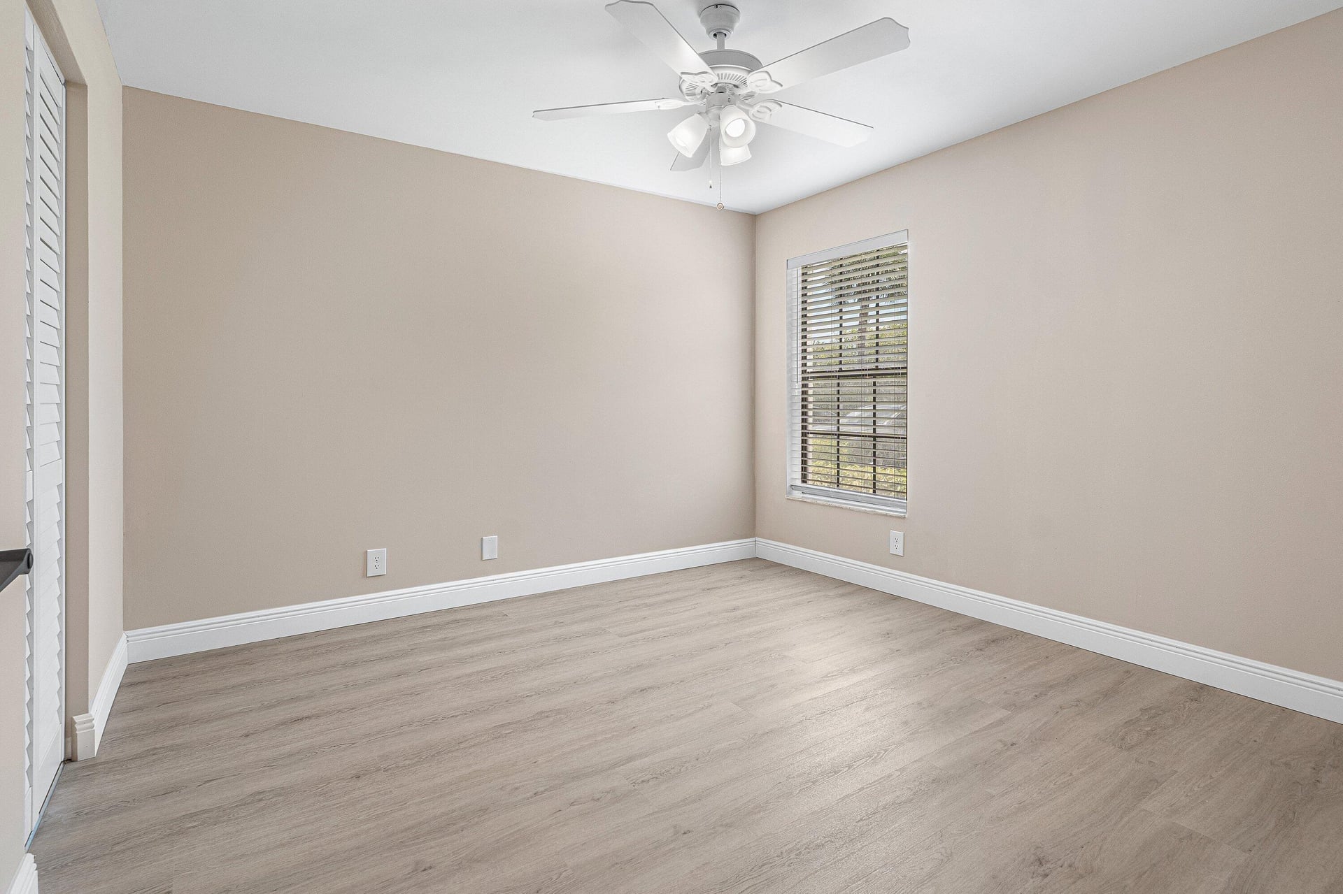 Unit 102 photo 28