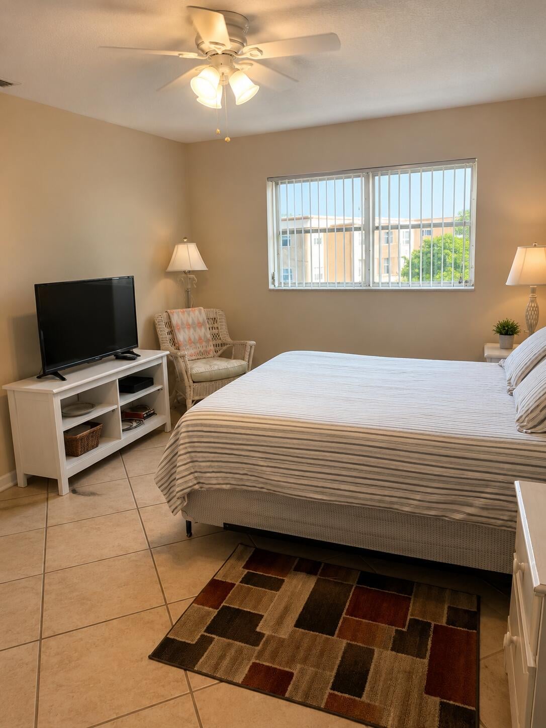  Unit 404 photo 12